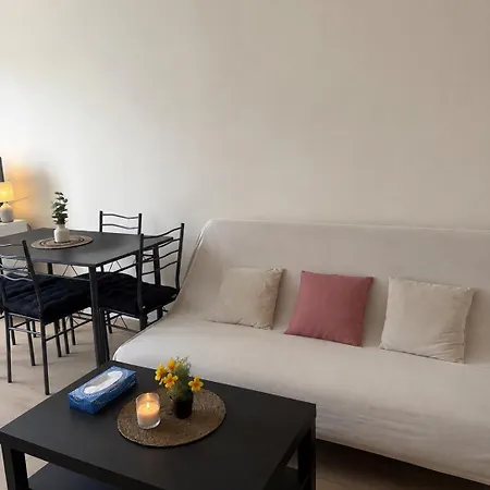 Moderne Situe A 2min De La Gare De *